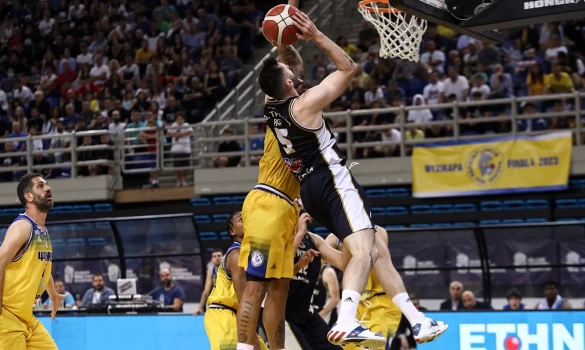 Ο Τρίτων μετά από 44 χρόνια στη μεγάλη κατηγορία [vids]