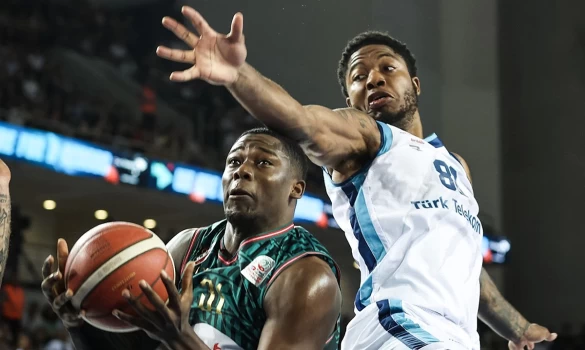 Η Καρσίγιακα «κούρσεψε» την έδρα της Τουρκ Τέλεκομ [vids]