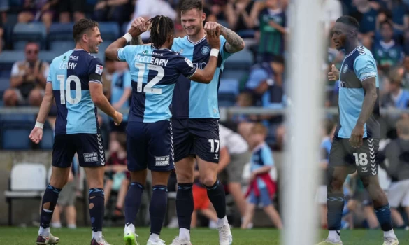 Λιγκ Τρόφι: Γουίκομ-Μπράιτον u21, με φόντο τα ημιτελικά