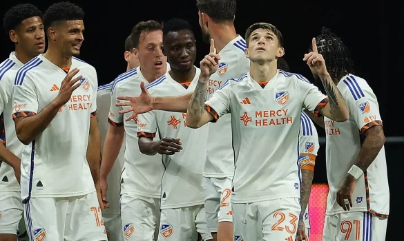 MLS: Με τα γκολ στο ντέρμπι κορυφής