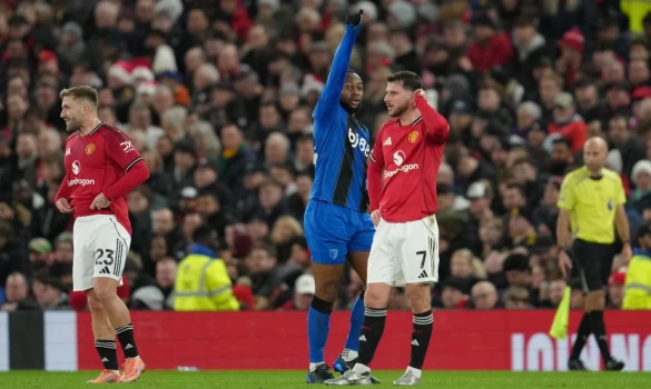 Ισοπαλία-θρίλερ 4-4 στο Ολντ Τράφορντ