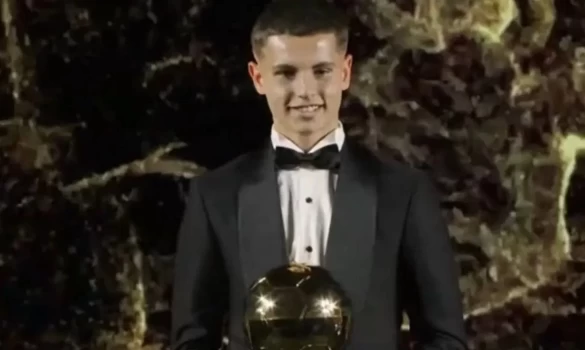 Παρέλαβε το βραβείο του European Golden Boy Web 2025 ο Χρήστος Μουζακίτης!