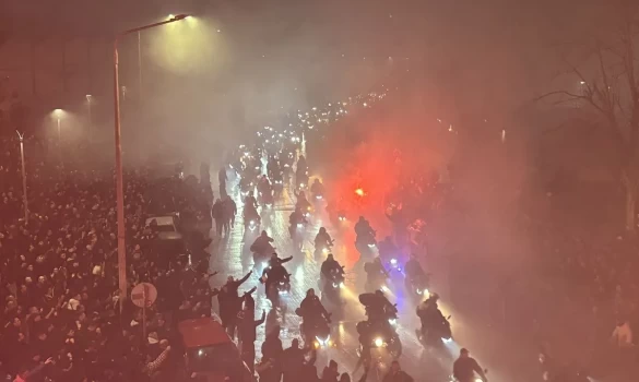 Ανατριχίλα: Η Τούμπα που υποδέχτηκε τις σορούς των επτά φιλάθλων του ΠΑΟΚ