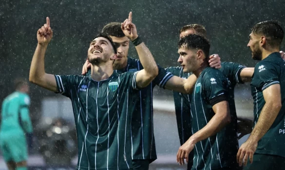 Χόρευε στη βροχή ο Λεβαδειακός