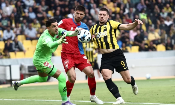 Νίκες για τα φαβορί