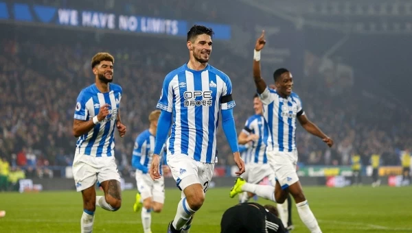 Με φόντο την εξάδα