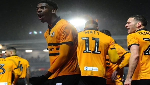 Με Νιούπορτ και Μάνσφιλντ