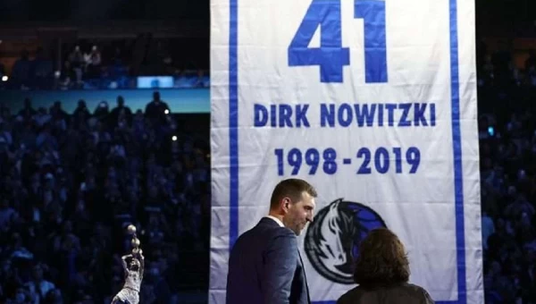 Οι Ντάλας Μάβερικς απέσυραν την φανέλα του Νοβίτσκι (vids)