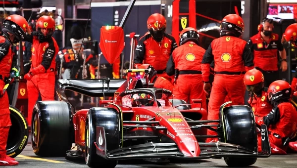 Formula 1: Εντυπωσιακή η ταχύτητα στο διπλό pit stop της Ferrari (vid)