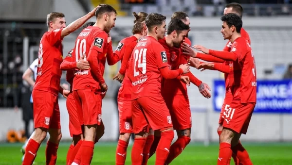 Γ' Γερμανίας: Καίγεται η Χάλεσερ