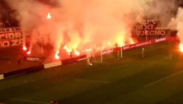 Άγρια επεισόδια στο ντέρμπι της Ντιναμό Ζάγκρεμπ με την Χάιντουκ!