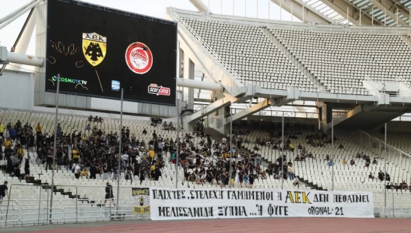 ΑΕΚ: Γιούχα και πανό κατά παικτών, Μελισσανίδη