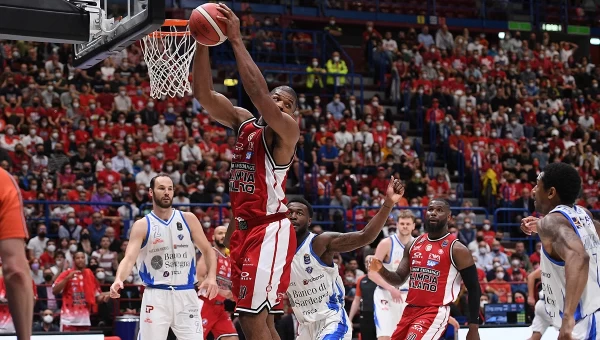 Η Αρμάνι το γύρισε και βλέπει πρόκριση [vid]