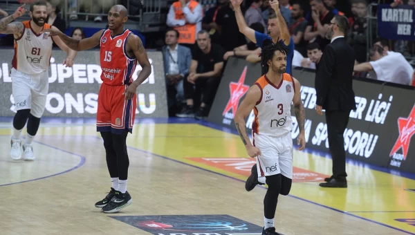 Προελαύνει η Γαλατασαράι του Ανδρέα Πιστιόλη [vid]