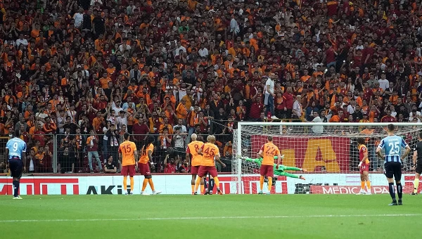 Γκολάρα με φάουλ από τον Μπαλοτέλι [vid]