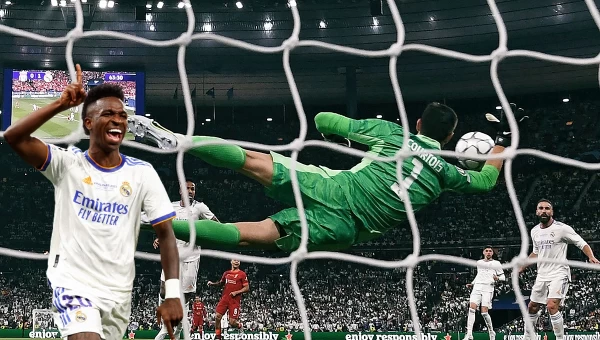 Τα «χρυσά» χέρια του Κουρτουά έδωσαν το 14ο στη Ρεάλ [vids]
