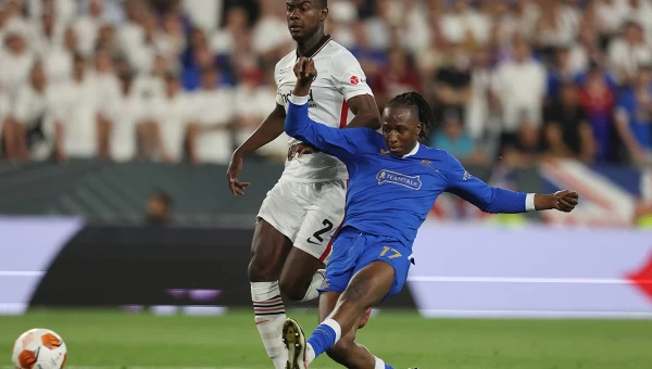 Τελικός Europa League: Ο Αρίμπο έβαλε μπροστά τους Ρέιντζερς [vid]