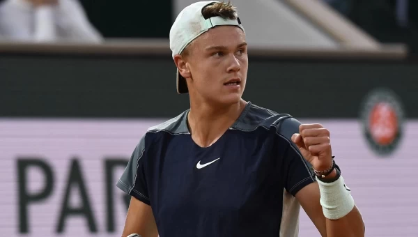 Ο Δανός Ρούνε στο δρόμο του Τσιτσιπά [vid]