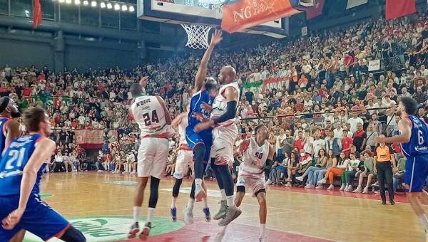 Η Εφές «έμπλεξε» πριν το Final-4 της Euroleague (vids)