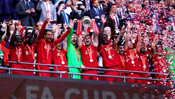 Το σήκωσε η Λίβερπουλ με εύστοχο πέναλτι Τσιμίκα