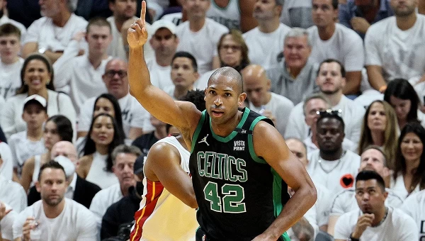 Η Βοστώνη έκανε μπρέικ και είναι μια... ανάσα από τους τελικούς [vids]