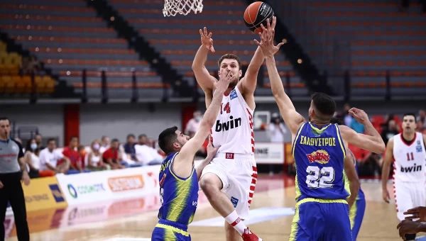 Ο Ολυμπιακός τα βρήκε... μπαστούνια κόντρα στο Περιστέρι