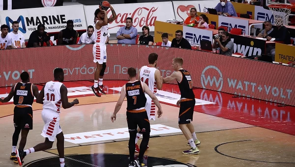 Ανεβάζει… ένταση και ρυθμό ο Ολυμπιακός [vids]