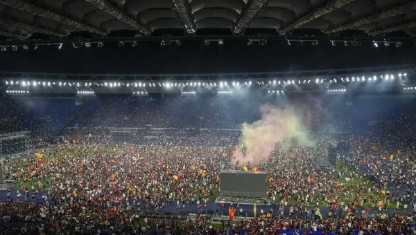 «Κάηκε» η Ρώμη από το πάρτι των φίλων της Ρόμα (vids)