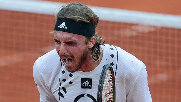 Σε «μαραθώνιο» 4 ωρών ο Τσιτσιπάς νίκησε τον Κόλαρ [vids]