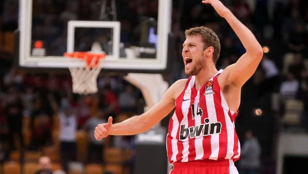 Euroleague: Στην καλύτερη πεντάδα ο Βεζένκοφ!