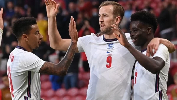 Με Αγγλία και Νησιά Φερόε