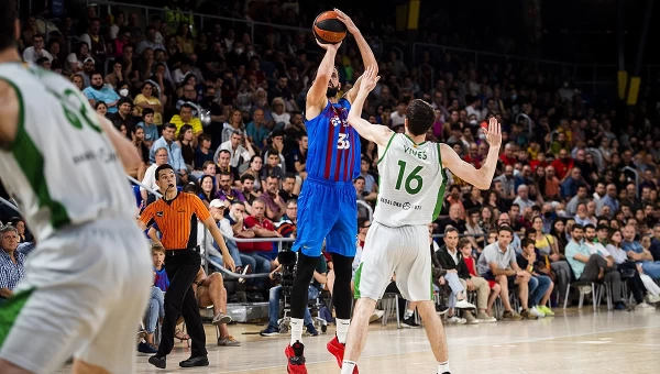 Μπλαουγκράνα «πάρτι» με καλεσμένη την Μπανταλόνα [vid]