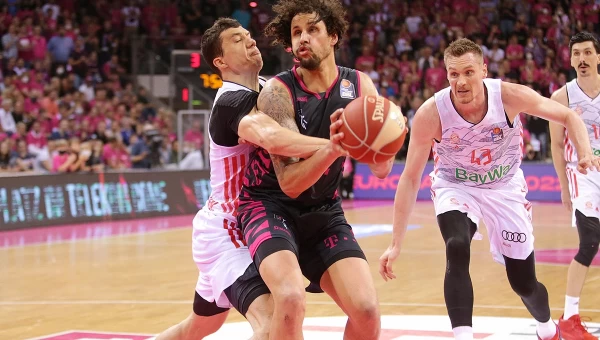 Η Μπάγερν στους τελικούς με τρίτο «διπλό»