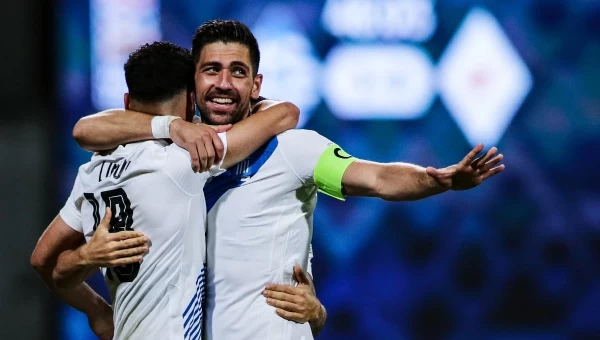 Η Ελλάδα 3-0 την Κύπρο με πρωταγωνιστή τον Μπακασέτα - Σοκ με Λημνιό (vids)