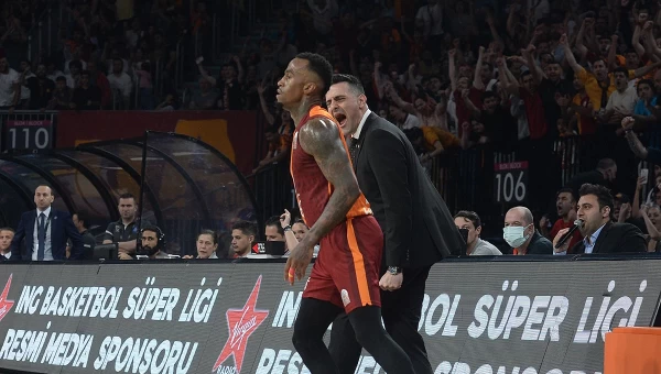 Η Γαλατασαράι του Πιστιόλη είναι εδώ [vids]