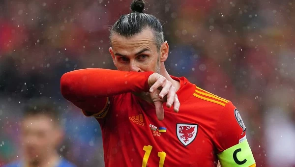 Ο Μπέιλ στο προπονητικό κέντρο της Κάρντιφ [vid]