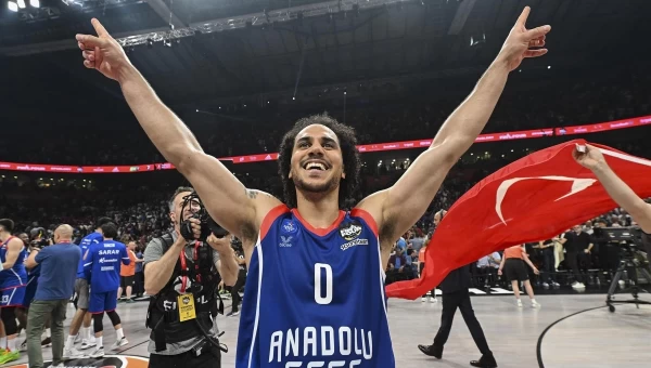 Αναντολού Εφές: Ανανέωσε με Λάρκιν