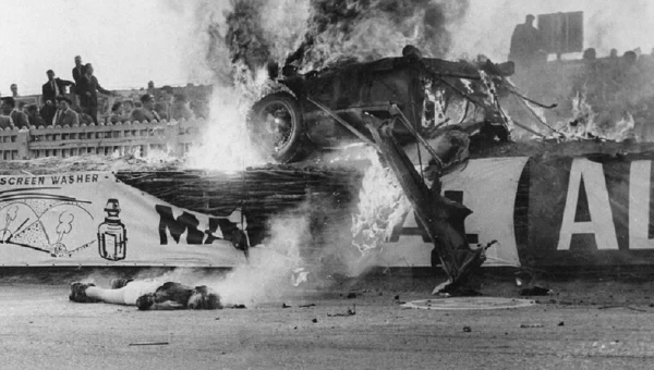 Λε Μαν: H μεγαλύτερη τραγωδία σε αγώνα αυτοκινήτων (vid)