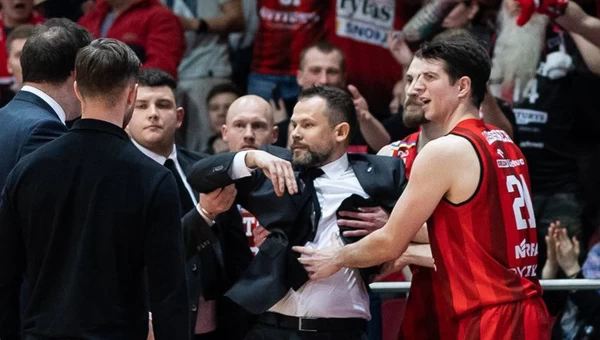 Προπονητής έγινε... πυγμάχος στη Λιθουανία [vids]