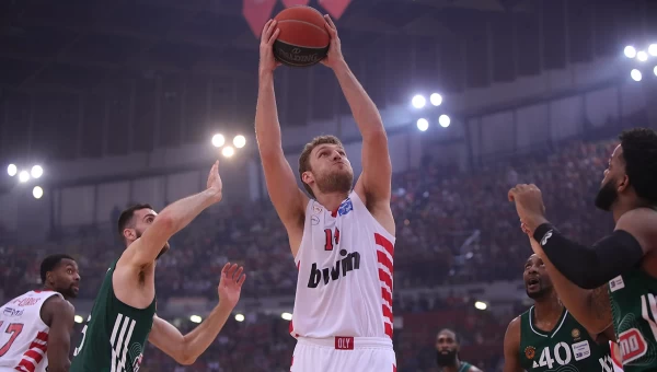 Βεζένκοφ: «Οι Κινγκς με βλέπουν θετικά» [vids]