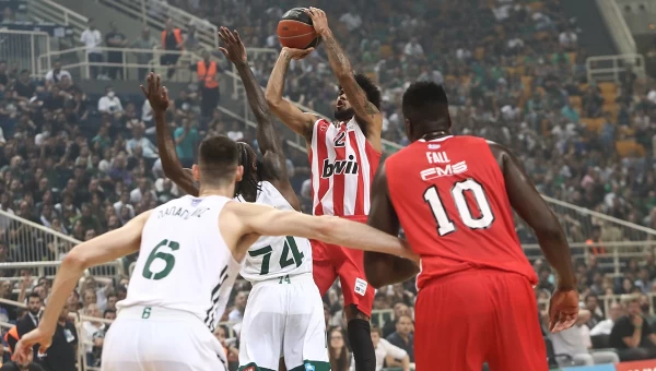 Ανατροπή τίτλου του Ολυμπιακού στο δεύτερο ημίχρονο [vid]