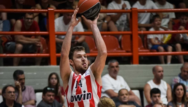 Ο Ολυμπιακός μια νίκη από τους τελικούς με νέα 100άρα [vids]