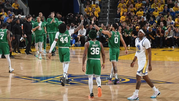 Τρομερό μπρέικ οι Σέλτικς με απίθανη τελευταία περίοδο [vids]