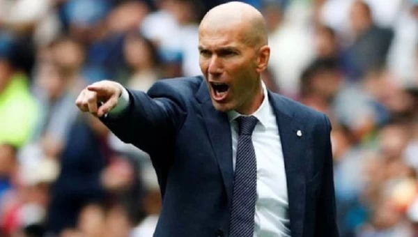 Κορυφαίες στιγμές του Ζιντάν που κόλλαγε την μπάλα στα πόδια του (vid)