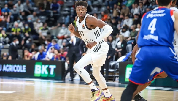 Ερυθρός Αστέρας: Στο… κόλπο για τον Κώστα Αντετονκούμπο