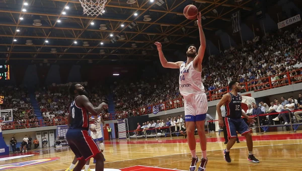 Μιλγουόκι Μπακς: Ο Παπαγιάννης στα πλάνα τους [vid]