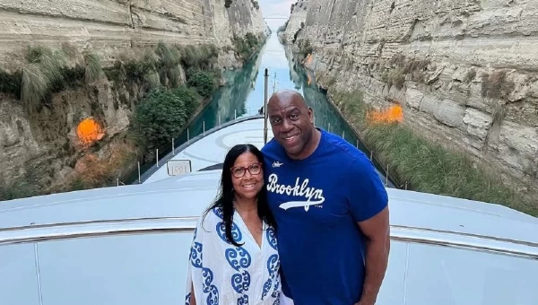 Ο Μητσοτάκης επικοινώνησε με τον Μάτζικ Τζόνσον (vid)