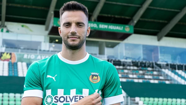 Ρίο Άβε: Έκανε την έκπληξη με Σάμαρη