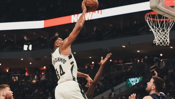 NBA: Αρχή για τους Μπακς από τη Φιλαδέλφεια