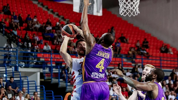 Ο Ολυμπιακός «εκτέλεσε» από μακριά την Χολόν [vids]